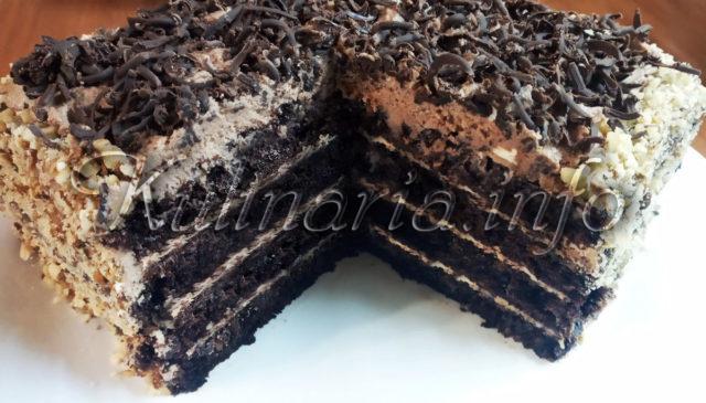Шоколадно-кофейный торт в разрезе